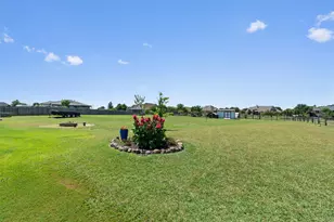 209 E Vienna Dr, Hutto, TX 78634 - Photo 33