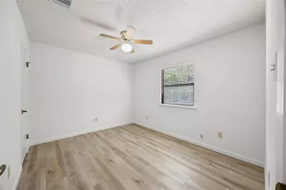 9301 Rolling Oaks Trail, Austin, TX 78750 - Photo 15