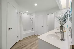 9301 Rolling Oaks Trail, Austin, TX 78750 - Photo 13