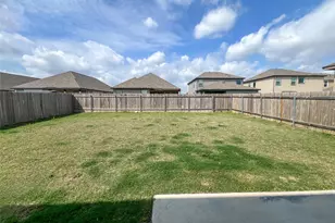 221 Summit Dr, Lockhart, TX 78644 - Photo 15