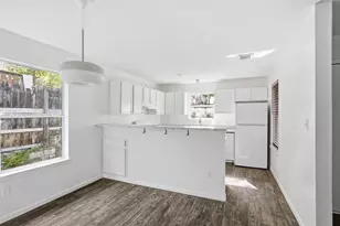 1106 Delano St, Austin, TX 78721 - Photo 9