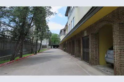 806 W 24th Street #200, Austin, TX 78705 - Photo 27