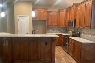 103 S Kanaio Dr, Bastrop, TX 78602 - Photo 3