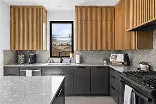 108 Comal St, Austin, TX 78702 - Photo 9