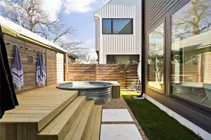 108 Comal St, Austin, TX 78702 - Photo 29