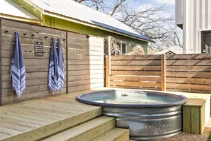 108 Comal St, Austin, TX 78702 - Photo 29