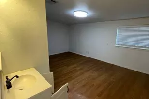 207 W 39th St, Austin, TX 78751 - Photo 17