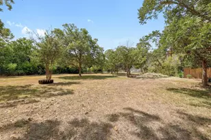 905 Kimbro St, Taylor, TX 76574 - Photo 31
