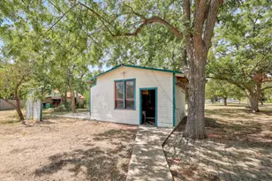 905 Kimbro St, Taylor, TX 76574 - Photo 25