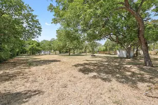 905 Kimbro St, Taylor, TX 76574 - Photo 29
