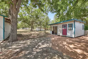 905 Kimbro St, Taylor, TX 76574 - Photo 27