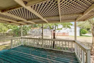 905 Kimbro St, Taylor, TX 76574 - Photo 23