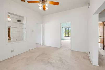 905 Kimbro Street, Taylor, TX 76574 - Photo 5