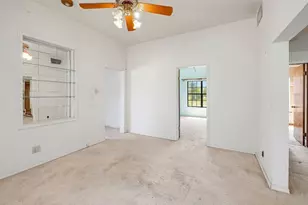 905 Kimbro St, Taylor, TX 76574 - Photo 5