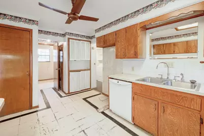 905 Kimbro Street, Taylor, TX 76574 - Photo 11