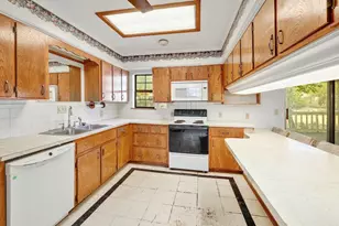 905 Kimbro St, Taylor, TX 76574 - Photo 9