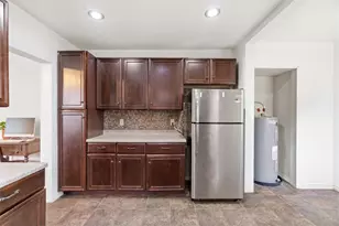 407 Westward St, Rockdale, TX 76567 - Photo 7