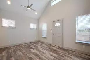 3141 E 12th St, Austin, TX 78702 - Photo 7