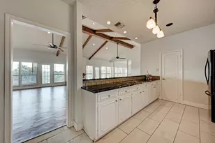 634 Broken Hills Dr, Horseshoe Bay, TX 78657 - Photo 9