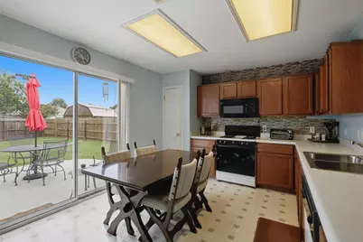 718 Blair Avenue, Bastrop, TX 78602 - Photo 9