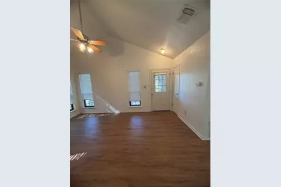 728 W San Antonio Street #728 B, Lockhart, TX 78644 - Photo 3