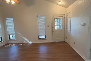 728 W San Antonio St, Lockhart, TX 78644 - Photo 3