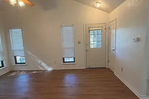 728 W San Antonio St, Lockhart, TX 78644 - Photo 3