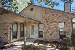 728 W San Antonio St, Lockhart, TX 78644 - Photo 1