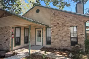 728 W San Antonio St, Lockhart, TX 78644 - Photo 1