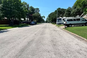 838 N Monroe St, La Grange, TX 78945 - Photo 13