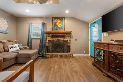 18307 E Lakeview Drive, Jonestown, TX 78645 - Photo 9