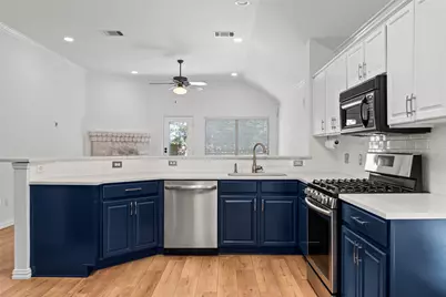 10318 Broomflower Drive, Austin, TX 78739 - Photo 11