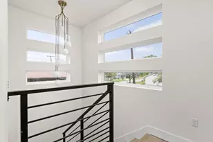 1402 Summit St, Austin, TX 78741 - Photo 11