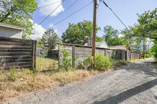 1705 E 14th St, Austin, TX 78702 - Photo 21