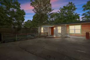 1705 E 14th St, Austin, TX 78702 - Photo 5