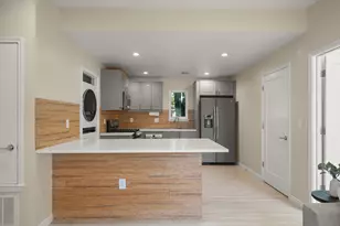 1705 E 14th St, Austin, TX 78702 - Photo 3