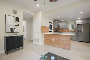 1705 E 14th St, Austin, TX 78702 - Photo 7