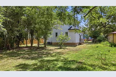 504 Walker Street, Smithville, TX 78957 - Photo 27