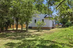 504 Walker St, Smithville, TX 78957 - Photo 27