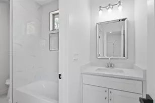 504 Walker St, Smithville, TX 78957 - Photo 23