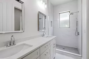 504 Walker St, Smithville, TX 78957 - Photo 15