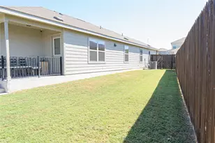 108 Circle Wy, Jarrell, TX 76537 - Photo 37