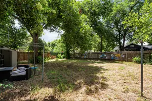 304 W 42nd St, Austin, TX 78751 - Photo 13