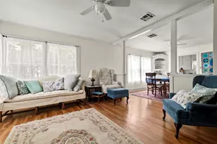513 N Ave F, Elgin, TX 78621 - Photo 9