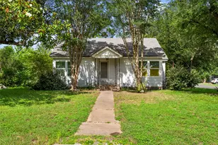 513 N Ave F, Elgin, TX 78621 - Photo 1