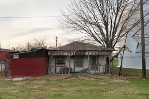 431 SW Front St, Bartlett, TX 76511 - Photo 1