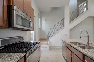2612 Willow St, Austin, TX 78702 - Photo 9