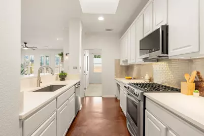 2809 Kinney Oaks Court, Austin, TX 78704 - Photo 15