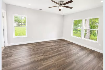 904 E Austin Street, Luling, TX 78648 - Photo 5