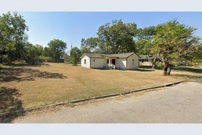 904 E Austin Street, Luling, TX 78648 - Photo 1
